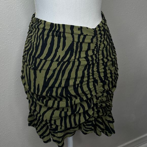 ZARA Green Zebra Print Ruched Mini Skirt XS Ruffle Hem Back Zip - Picture 2 of 15
